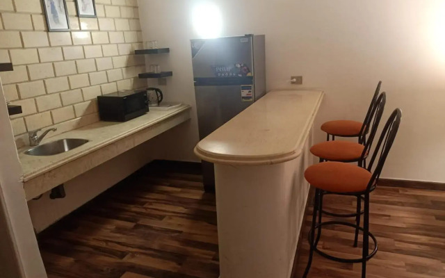 Golden Carven Hotel