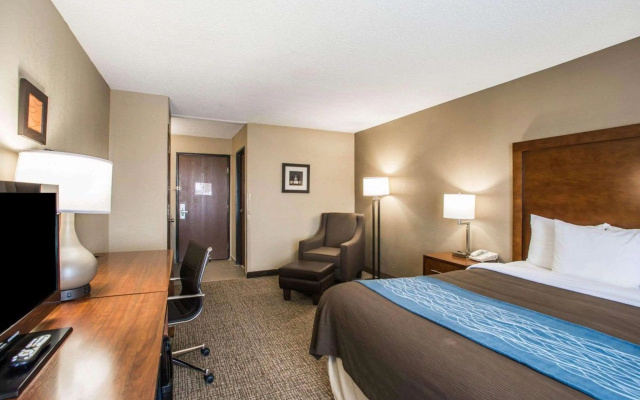 Comfort Inn & Suites Hazelwood - St. Louis
