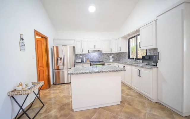 Villa Selena - 5br Villa In Sosua Center!