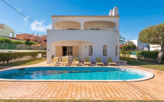 Modern Villa In Albufeira With Private Swimming Pool