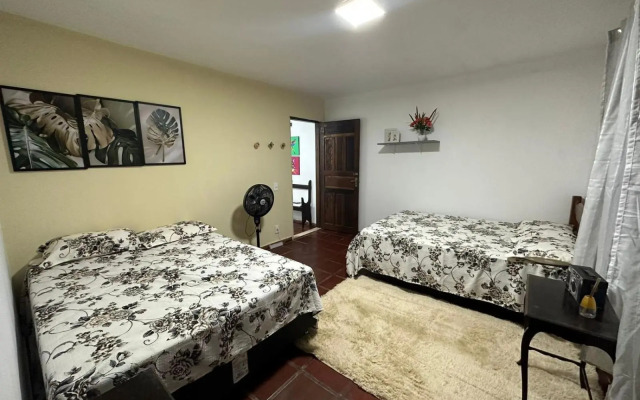 Sítio com piscina e lareira