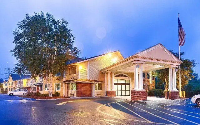Holiday Inn Express Sharon