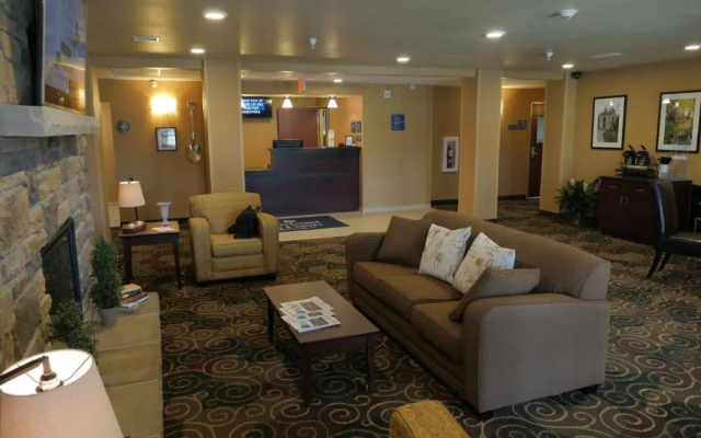 Cobblestone Inn & Suites - Winterset, IA