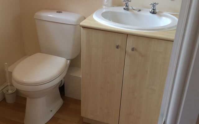 The Dark Barn Lodge - Guest House