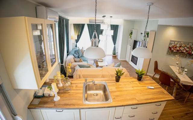 Valentini s Uptown Flat