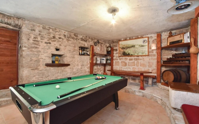 Awesome Home in Grohote With Wifi and 4 Bedrooms