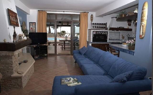 Villa Egadi con Piscina e Campo da Tennis