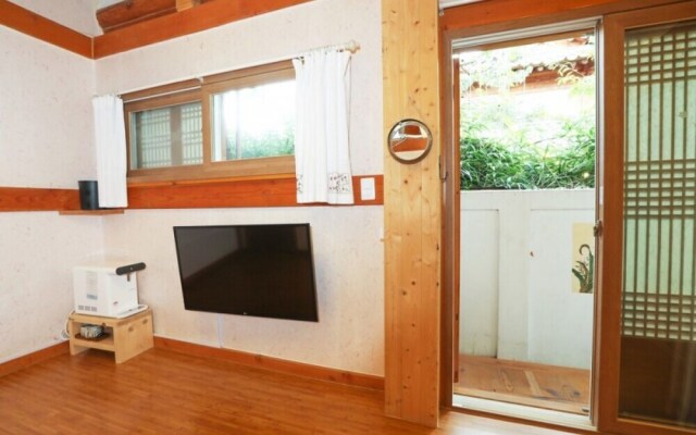 Jeonju Hanok Sukbak Cheheomgwan Pension