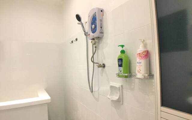 iBook8 Superior 1 Bedroom Gurney Suites  by iBook Homestay