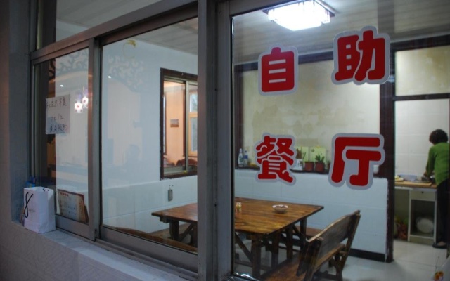 Wutai Mountain Chun Nuan Hua Kai Youth Hostel – People – Xinzhou