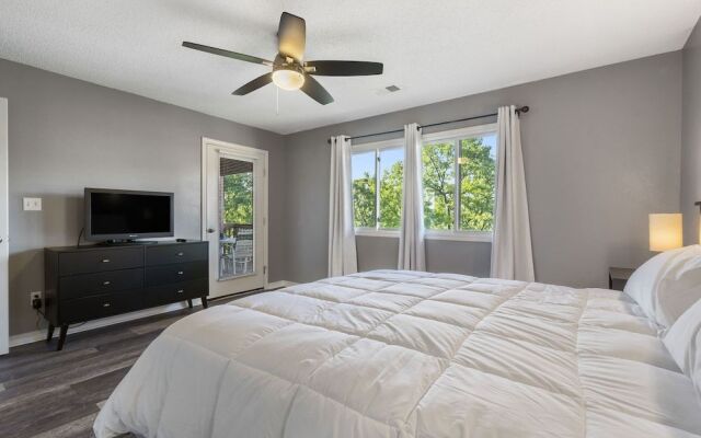 Pool View Oasis - Community Amenities