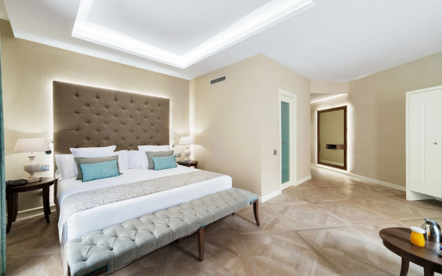 Lamaro Hotel