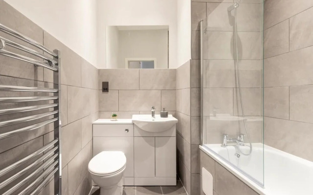 Stunning Newly Furnished Ground Floor Apartment