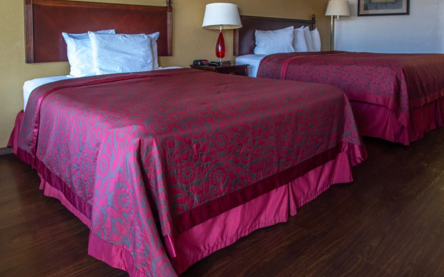 Days Inn by Wyndham Clinton