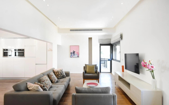 Serene 2BR in Dizengoff Square by HolyGuest