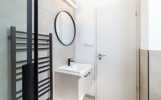 Nemes Apartment The Petite