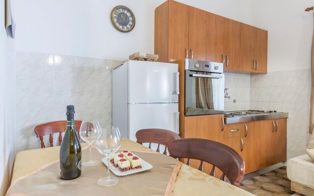Amazing Apartment in Vinkuran With Wifi and 1 Bedrooms