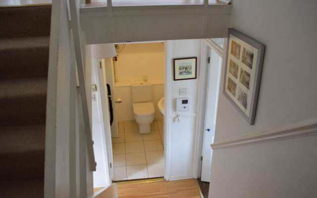 Lovely Flat in Brixton With Balcony