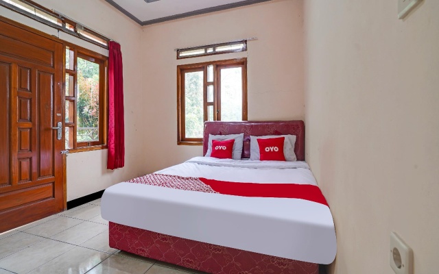 OYO Homes 90915 Eco Tourism Desa Cihanjuang Rahayu Ciwangun Indah Camp Villas – Guest Rooms – Parompong