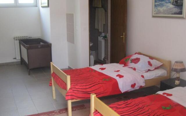 Crni Biser Apartments and Rooms
