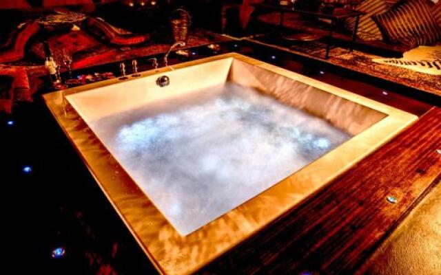 Bijou Hotel / Love and Romance