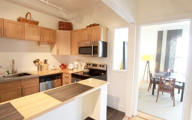 The Haus on Mirror Lake