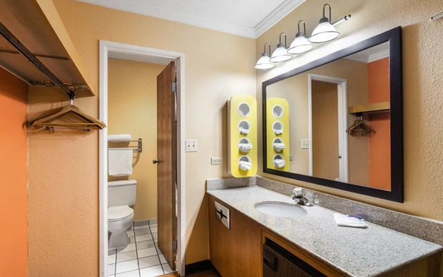 Motel 6 Libertyville, IL