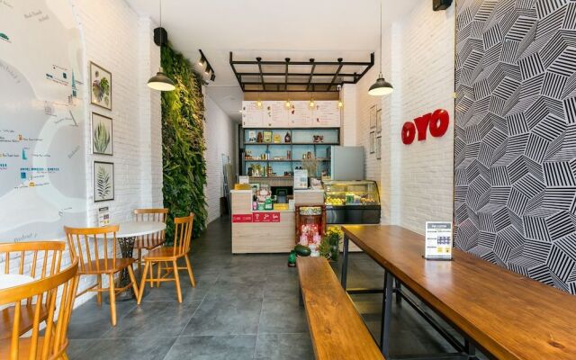 Oyo 321 393 Hostel