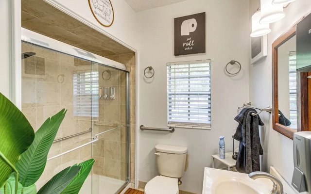 Close to Hospital & Dtwn! Quiet Waycross Home