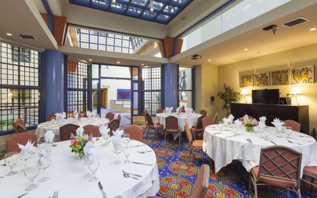 The Cincinnatian Hotel Curio Collection by Hilton