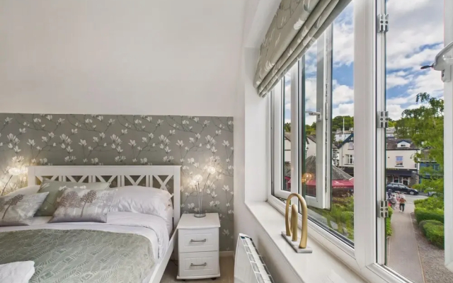 2-bed Central Apartment- Free Private Parking