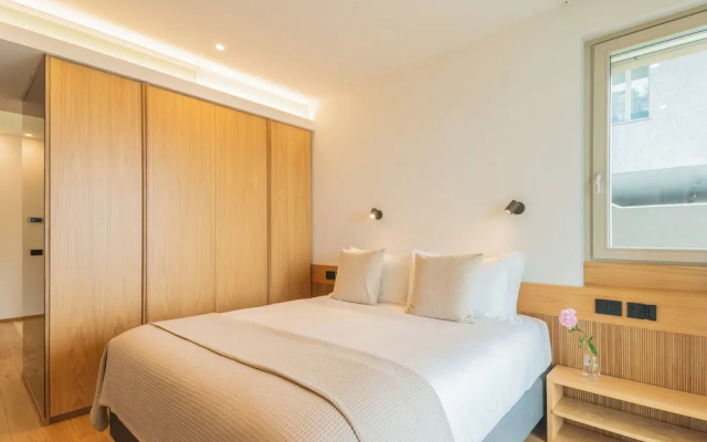Pureview Luxury Suites, with breakfast & pool