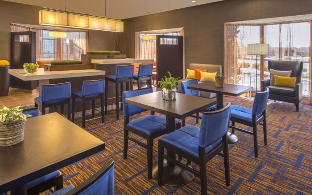 Courtyard by Marriott Grand Rapids Airport