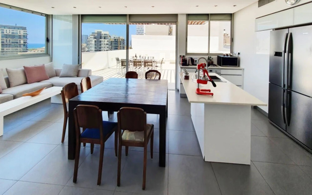 2BDR Roof Top Sea View Neve Tsedek TL56