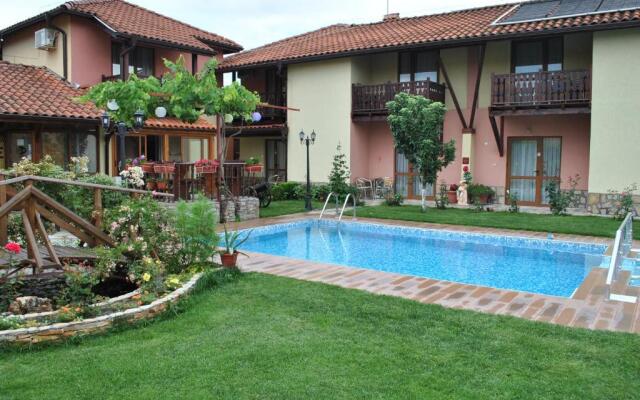 Family hotel Complex Gradina