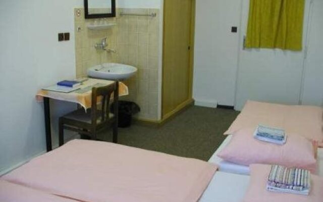 Church Pension Praha - Husuv Dum