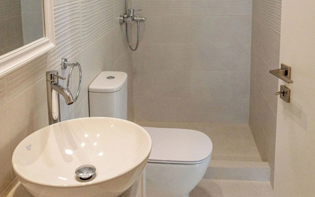 Phaedrus Living: Seaside Thalassa Cretan 202