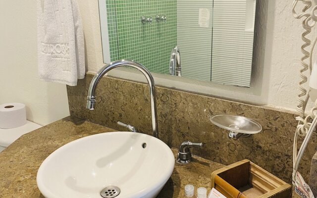 Hotel Retiro 84 by MIJ