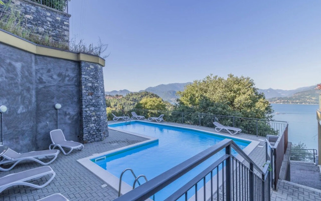 Sunny Varenna Apartment