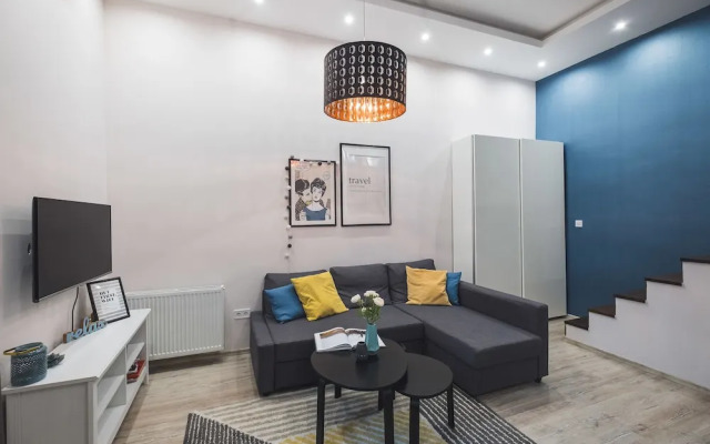CozyYellowCube Apartment