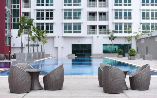 Utm Hotel & Residence