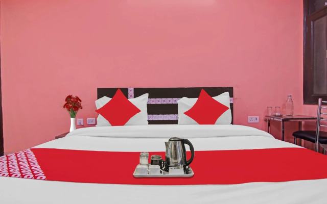 OYO Flagship 70281 Hotel Rishabh Inn