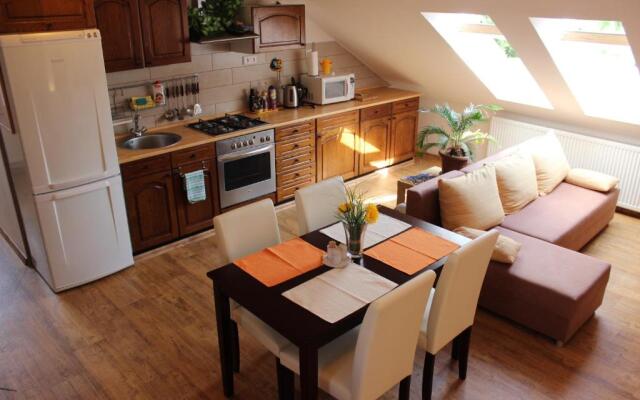 Orange Loft Apartment