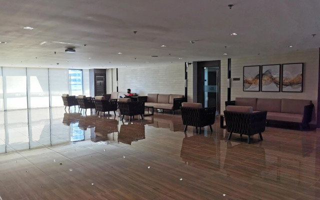 1BR balcony fast Internet Netflix in Makati Manila Air Residences