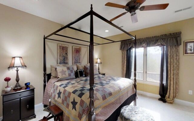 Enchanted Primrose 2 Bedroom Chalet by RedAwning