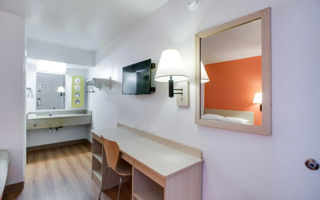 Motel 6 Phoenix East