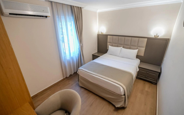 Moonshine Hotel & Suites