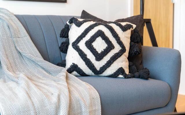 Deluxe 1 Bedroom Stylish Apartment - City Centre