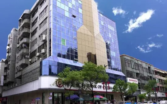 Jinglong Yingtian Business Hotel