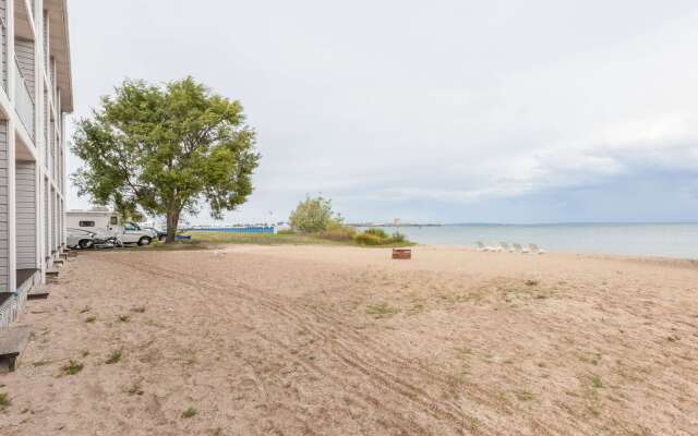 Ramada by Wyndham Mackinaw City Waterfront